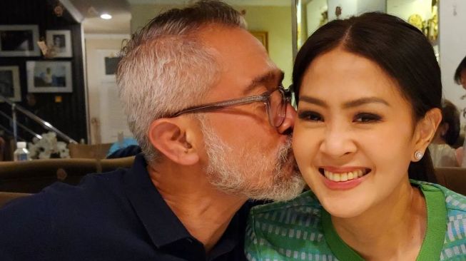 Potret Lukman Sardi bareng istri cantik (Instagram/@lukmansrd)