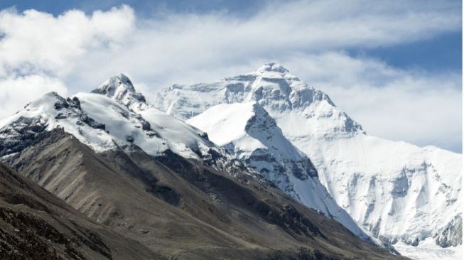 5 Gunung Tertinggi di Dunia, dari Everest hingga Makalu