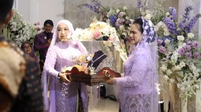 Ini Momen dan Nasihat Iriana Jokowi kepada Erina Gudono di Malam Midodareni