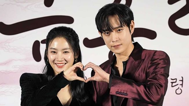 8 Potret Di Balik Layar The Forbidden Marriage Chemistry Kim Young Dae