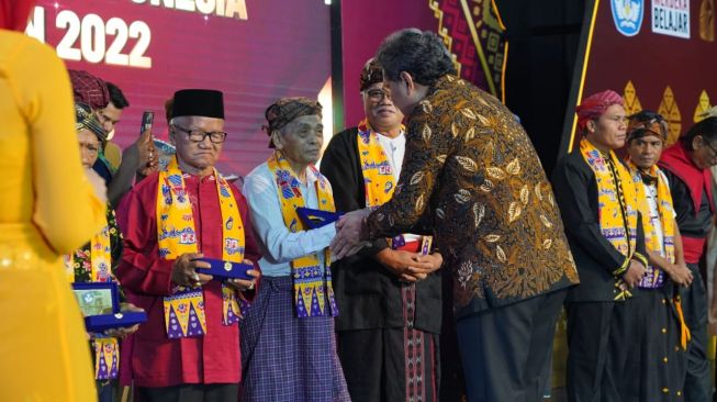 Seni Sastra Lisan Kacaping Mandar Tantang Literasi Generasi Muda