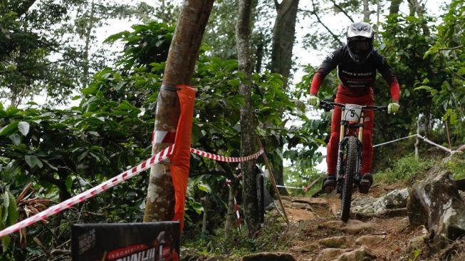 Juara 76 Indonesian Downhill 2022, Pebalap Nasional Ini Kokoh di Daftar 100 Rider Terbaik Dunia