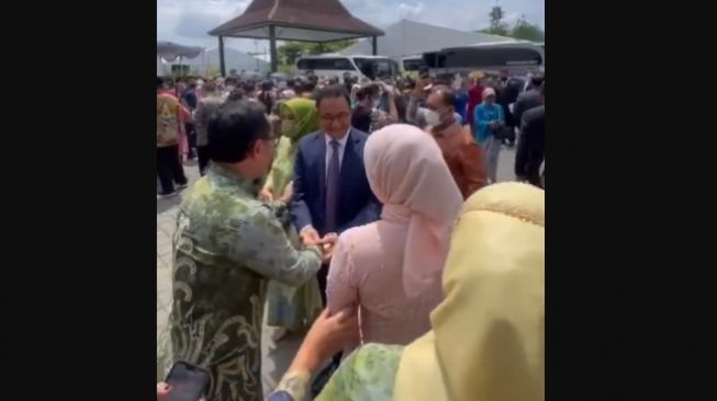 Momen Anies Baswedan hadiri pesta pernikahan Kaesang-Erina. (bidik layar video)