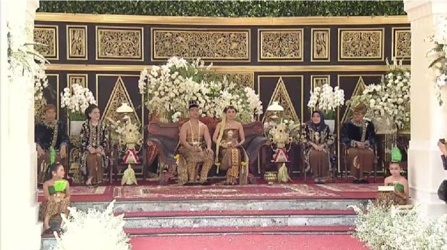 9 Potret Kesibukan Rewang di Acara Pernikahan Kaesang dan Erina, Tanda Keluarga Berbaur Baik dengan Tetangga