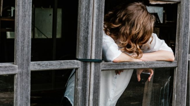 5 Tanda Umum yang Menunjukkan Kamu Seorang Emotionally Unavailable, Sulit Berempati!