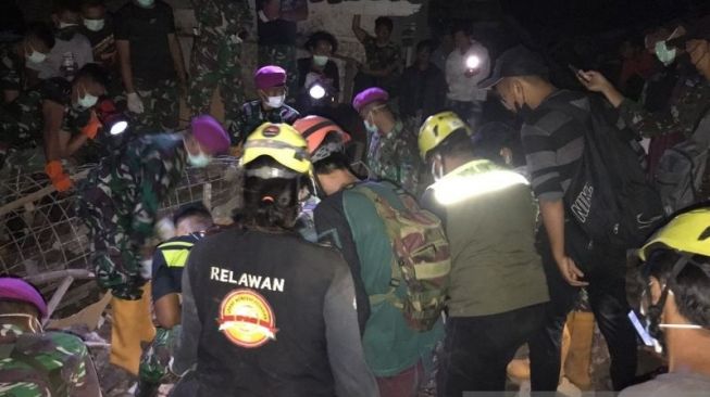 Miris! Setelah 19 Hari, Jasad Bocah 11 Tahun Ditemukan Tertimbun Bangunan Rumah di Cugenang