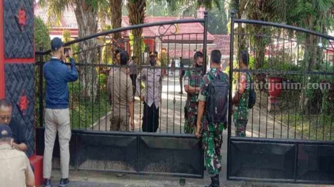 BREAKING NEWS: Perampok Sekap Wali Kota Blitar dan Istri Dalam Rumah Dinas
