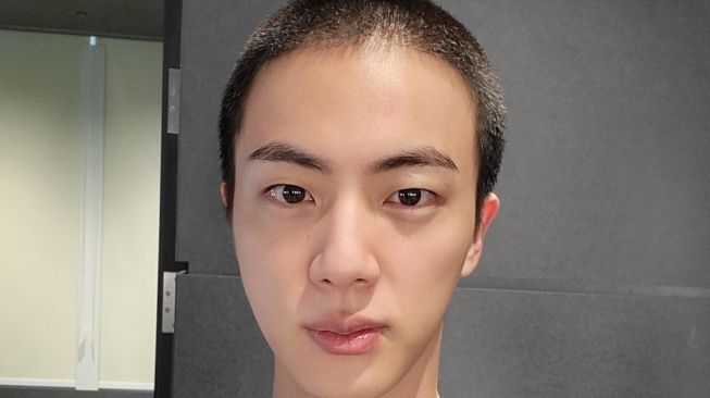 Penuhi Permintaan Jin BTS Sebelum Wamil, ARMY Banjir Pujian dari Media Korea