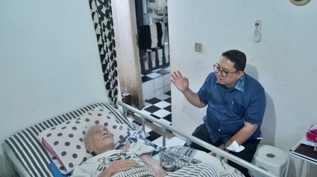 Fadli Zon menjenguk Remy Sylado (Twitter)