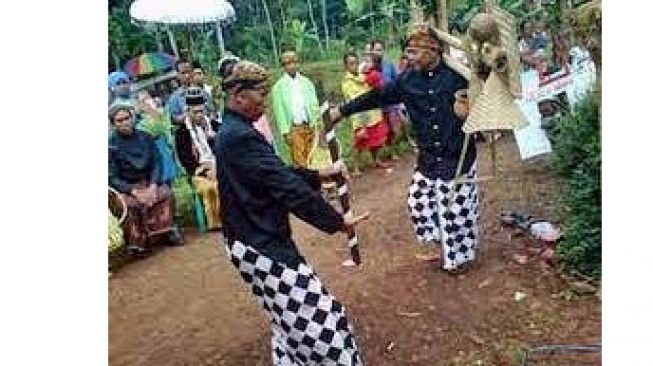Mengenal Prosesi Begalan, Aksi Masyarakat Rebutan Perabot Rumah Tangga, Apa Maknanya?