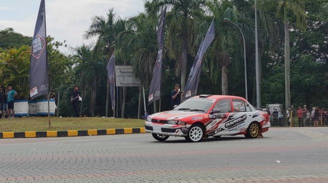 Kejurnas dan Kejurda diikuti sekitar 200-an pembalap. Terdiri dari 70 pereli Kejurnas Sprint Rally dan 131 pembalap untuk Kejurda Slalom  [Jababeka-Pangarang Racing]