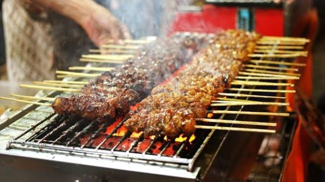 3 Cara Cepat Menghidupkan Arang untuk Pesta BBQ Tahun Baru 2023