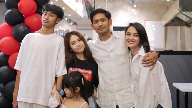 Potret Anak Sambung Artis (Instagram/@cuttaryofficial)