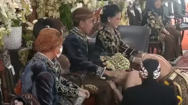 Jokowi Bisikkan Ini ke Erina Gudono: Bapak Saja Susah Nahan Sabar Hadapi Bocah Satu Itu