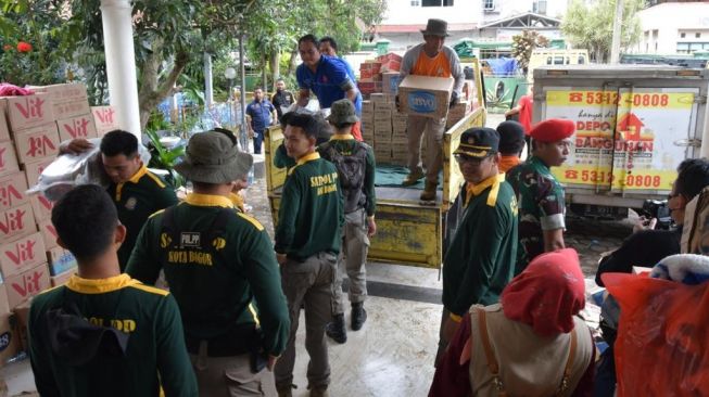 Depo Bangunan Bantu Korban Gempa Cianjur