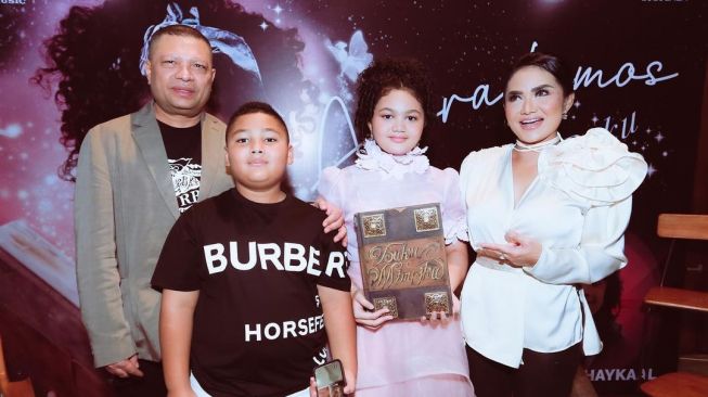 Amora Lemos Launching Lagu (Instagram/krisdayantilemos)