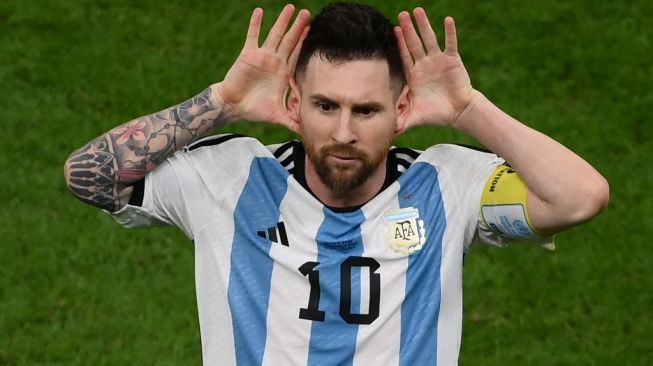 Penyerang Timnas Argentina, Lionel Messi melakukan selebrasi gol di Piala Dunia 2022. [FRANCK FIFE / AFP]