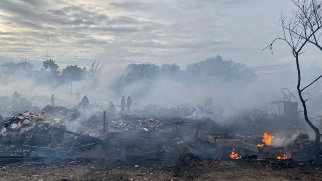 6 Lapak Barang Bekas di Kebon Jeruk Terbakar, 15 Damkar Dikerahkan, Lurah: Ini yang Ketiga Kalinya