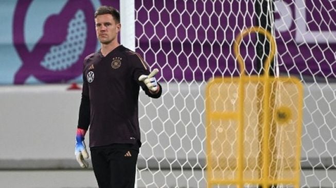 Kiper Jerman Marc-Andre Ter Stegen saat melakukan sesi latihan di Stadion Al Shamal di Al Shamal, utara Doha pada 20 November 2022, menjelang turnamen sepak bola Piala Dunia Qatar 2022. INA FASSBENDER/AFP