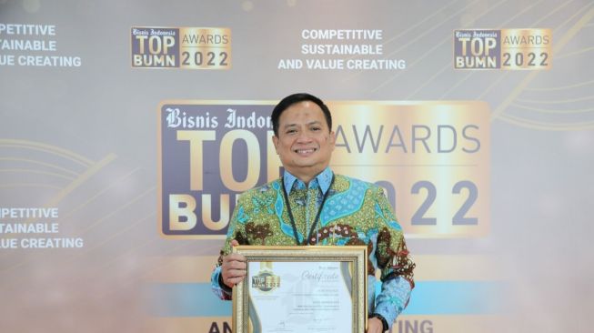 Direktur Utama PNM Sabet TOP CEO Bisnis Indonesia Awards 2022