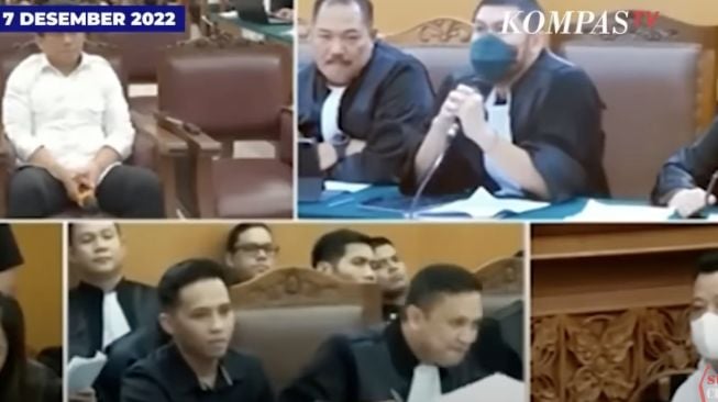 Ronny Talapessy dan Bharada E Full Senyum saat Dengar Kesaksian Ferdy Sambo soal Lemari Senjata, Begini Ekspresinya