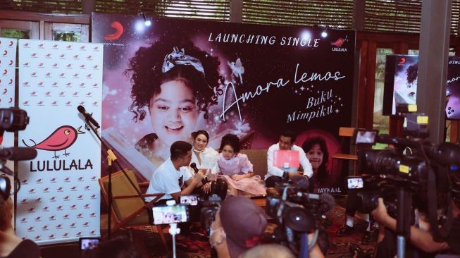 Amora Lemos Launching Lagu (Instagram/krisdayantilemos)