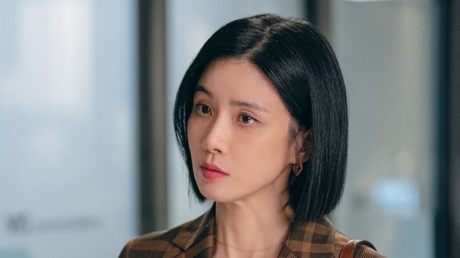 6 Pesona Lee Bo Young di Drama Agency, Memukau Sebagai Seorang Perempuan Eksekutif