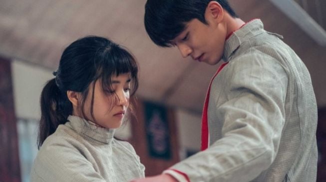 10 Pasangan Paling Bikin Baper dalam Drama Korea Sepanjang Tahun 2022