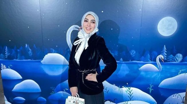 Adu Mewah Tas Putri Candrawathi vs Syahrini  (Instagram/@princessyahrini)