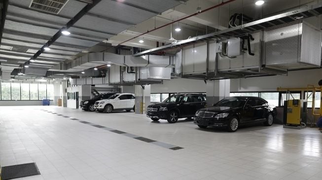 Dealer resmi Mercedes-Benz PT CAR – Bintaro berlokasi di Graha Paramita II, Jalan Boulevard Bintaro Blok F1 No. 2, Bintaro Jaya Sektor VII dilengkapi 22 work bays [PT MBDI]. 