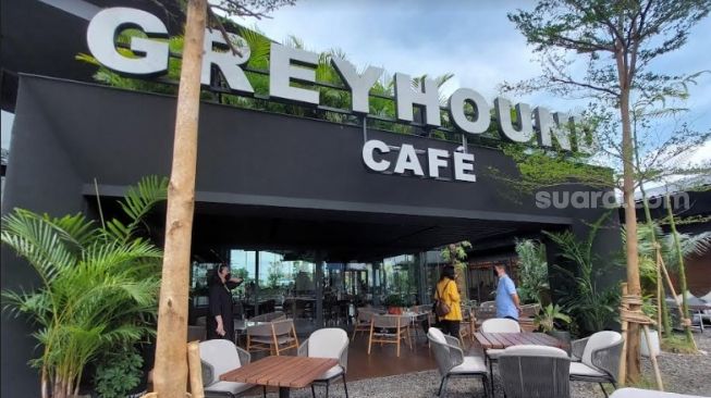 Nongkrong di Tribun Cafe Sambil Menikmati Pemandangan dan Angin Sepoi Bekasi Bisa Dirasakan di Sini Lho