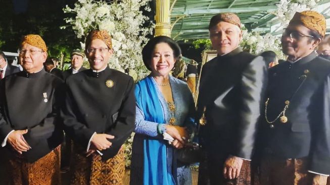 Kebersamaan Prabowo Subianto dan Titiek Soeharto di nikahan Kaesang. [Instagram/smindrawati]