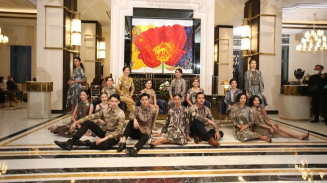 Dukung Sustainable Fashion, Oscar Lawalata Culture X Humbang Kriya Tampilkan Busana Dengan Bahan Alami