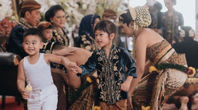 Panembahan Al Nahyan Nasution di nikahan Kaesang Pangarep dan Erina Gudono. (Dok. Instagram)