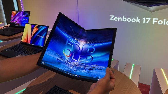 Laptop Layar Lipat Asus Zenbook 17 Fold OLED Masuk Indonesia, Ini Harganya