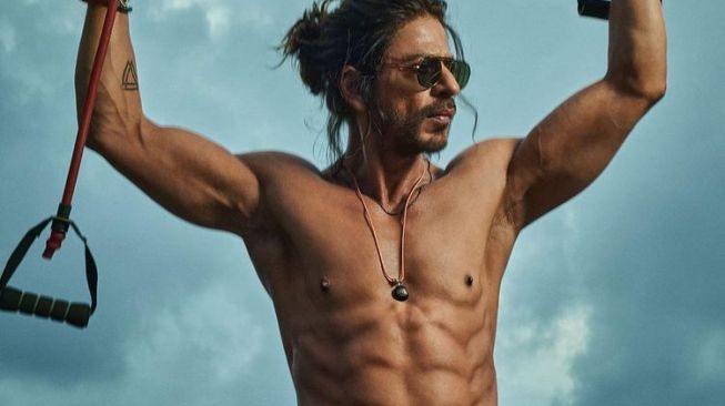 Potret Shah Rukh Khan Pamer Perut Sixpack (Instagram/@iamsrk)