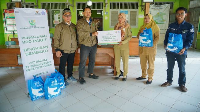 UPZ Semen Gresik Salurkan 900 Bantuan Paket Sembako dengan Total Rp109 Juta kepada Fakir Miskin di Kabupaten Rembang