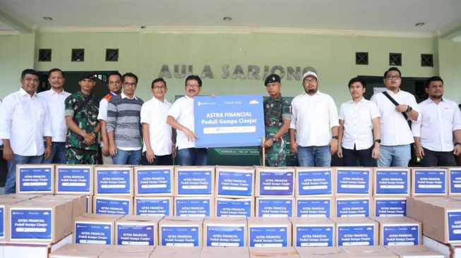 Astra Financial Salurkan Bantuan Donasi Sembako untuk Korban Gempa Bumi di Kabupaten Cianjur