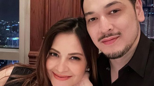 Dicampakkan dan Mencampakkan, Begini Masa Lalu Cut Tari dan Richard Kevin Si Suami Brondongnya