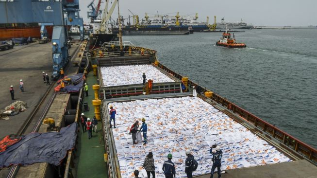 Meski Surplus Beras, 7750 Ton Beras Impor Thailand Banjiri Sumsel