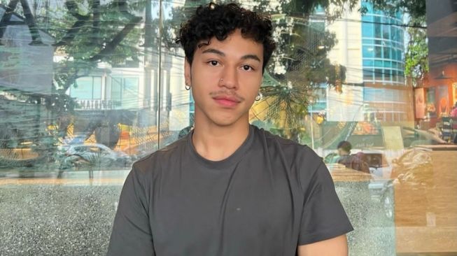 Potret Emil Mario, TikToker Yang Dituding Permainkan Syahadat (Instagram @emilmari0)