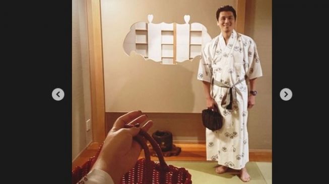 Syahrini Lagi Enak-enak Mandi di Jepang, Ditinggal Reino Barack ke Indonesia, Cerai?