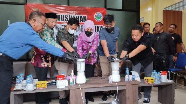 Satresnarkoba Polres Banjarbaru Musnahkan Puluhan Gram Sabu