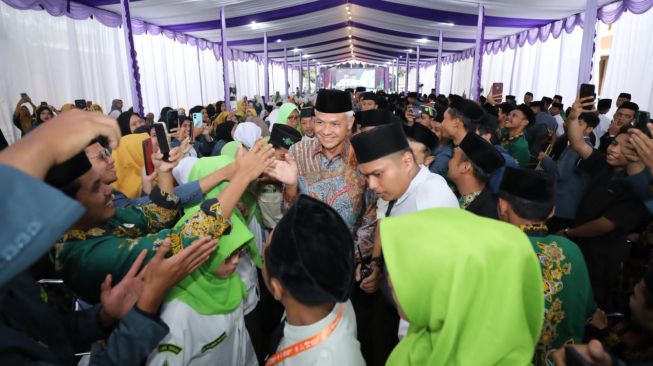 Ajak Santri Jadi Penegak Nilai Pancasila, Ganjar: Mereka Harus Disiapkan