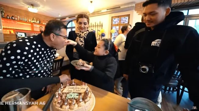 Potret ulang tahun Arsy Hermansyah di Jerman (YouTube/The Hermansyah A6)