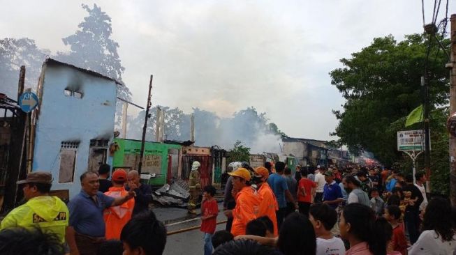 Kebakaran di Manggarai yang Hanguskan 13 Rumah dan 230 Jiwa Mengungsi karena Sambaran Petir