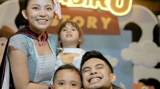  Potret Pesta Ulang Tahun Xabiru (Instagram/@rachelvennya)