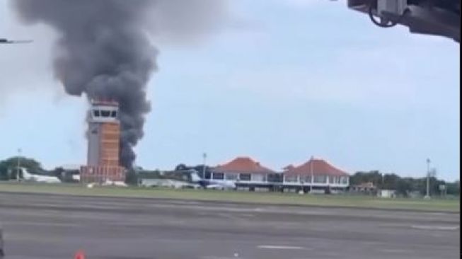 Asap Hitam yang Terlihat dari Bandara I Gusti Ngurah Rai Berasal dari Perumahan Warga