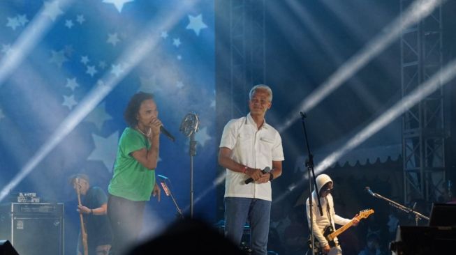 Rayakan 39 Tahun Berkarya, Slank Nyanyi Bareng Ganjar Pranowo