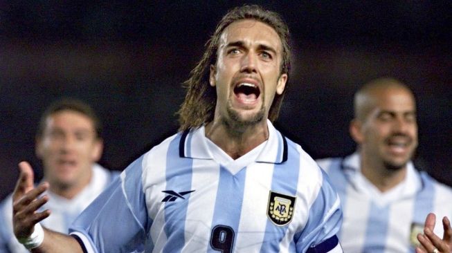 Gabriel Batistuta saat memperkuat Timnas Argentina pada 2000 silam. [DANIEL GARCIA / AFP]